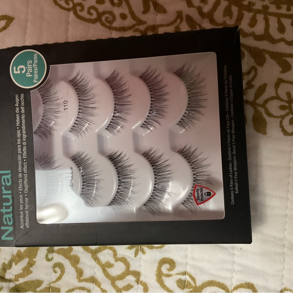 Dr Teal's Pink Himalayan Foaming Bath and other assorted hygiene items. - Picture 10 of 10